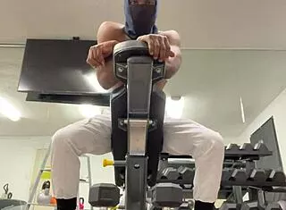 flex those biceps to lift ladies mid fuck 💪😏