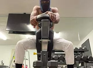 flex those biceps to lift ladies mid fuck 💪😏