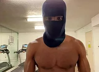 flex those biceps to lift ladies mid fuck 💪😏