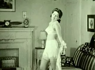 mommy's hairy vintage pussy craves your cock 😈🍆