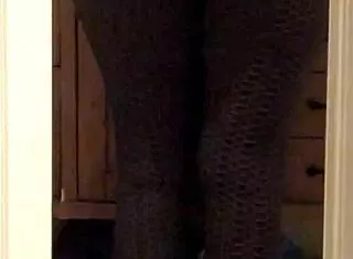 Voyeur Milf Wife Shakes Big Ass in Tight Leggings