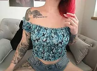 Damn that sexy teen ass in tight jeans is begging for fetish pounding!