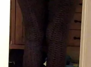 Voyeur Milf Wife Shakes Big Ass in Tight Leggings