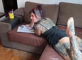 Safada rabuda interrupts game so i bareback pound her huge wet ass raw