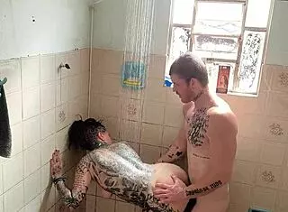 quem nunca sonhou foder meia-irma no banho quente