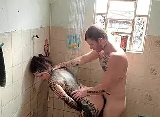 quem nunca sonhou foder meia-irma no banho quente