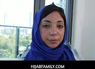 horny hijab babe ozzy sparx deepthroats monster cock