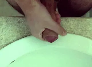 Amateur Bathroom Masturbation Ends In Morning Cumshot