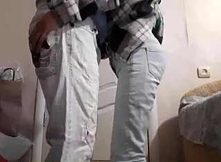 hey married lesbians wanna secretly fuck while husbands watch football?