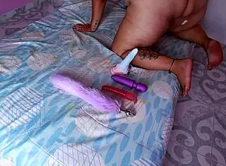 Big ass latina bbw rides fingers to juicy squirting bedroom blast