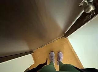 mi coño chorrea con la lengua de la secretaria de mi esposo