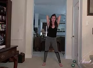 Auntjudys 42yr-Old MILF Isabella Stretches Yoga Poses Virtual POV Tease