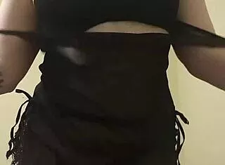 hey watch me finger pussy and squirt hard on all fours