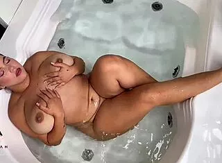 Bro-in-law catches Savannah Watson masturbating naked jacuzzi