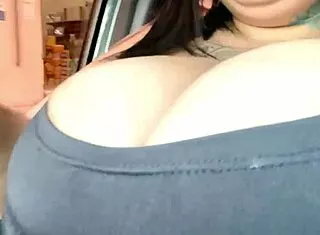 mary jhuana flashes her fat bbw tits publicly in the car