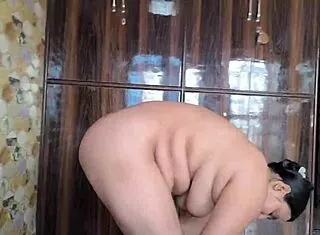 Desi Housewife's Seductive Lipstick Tease And Dirty Talk!