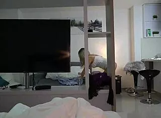 i end up sharin bed with hot milf stepmom n things get steamy