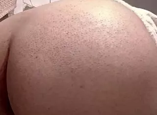 cuñada spots toilet cam, spreads ass cheeks voyeur delight.