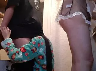 while housekeeper girlfriend washes dishes i mouthfuck her mistress deep