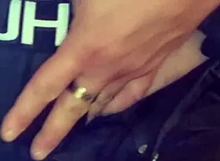 guarda come ti sborro in faccia e ti faccio bere tutto con sega cazzo enorme