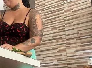 big pussy friend helps with lunch flashing ass 🍑😜