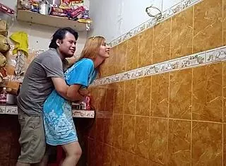 i was tired cooking for all but hubby ate my wet shaved peruvian pussy after fucking me hard yo cocine el me comio