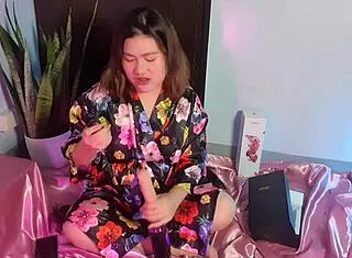 Chubby Andrea's Contrasting Climax Surge With Honeyplaybox Toy