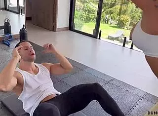 insane bubble butt latina shakes it at gym 💦🍑😍