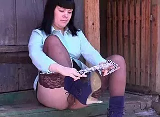 Amateur milf unleashes powerful hairy pussy piss stream outdoors publicly
