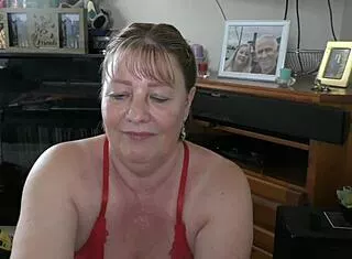 SEXY OILED MILF SQUIRTS IN MASSAGE CREAMPIE POUNDING!