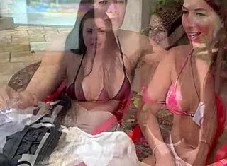 boyzinho na piscina? eu e amiga putinha pegamos ele pro quarto!