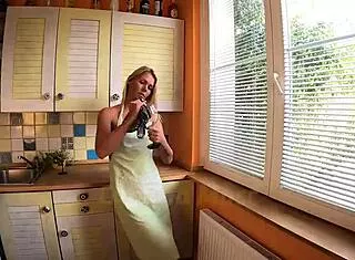 i'm blonde amateur takin facial cumshot right kitchen squirting