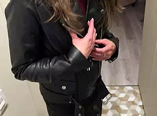 gave mistress huge toy in public 😩 she deepthroated my bbc n rode hard 💦