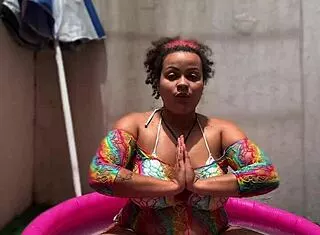 Chubby latina bbw farts during barefoot poolside yoga