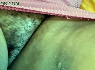olha buceta peluda crente cuckold cameltoe tease