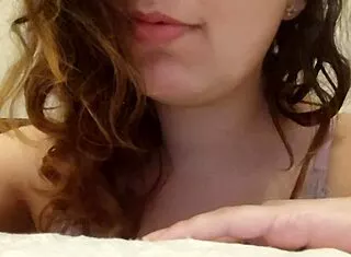 joi punheta guiada delicada por safadinha brasileira cheia de tetas naturais