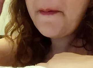 joi punheta guiada delicada por safadinha brasileira cheia de tetas naturais