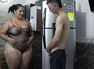 follando en la nevera me hace explotar de placer salvaje