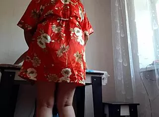 Girlfriend shops while her mom fucks me loud and passionate