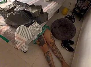 Creo Que La Mucama Olvidó Que Estaba Sola Con Ese Culo Grande!