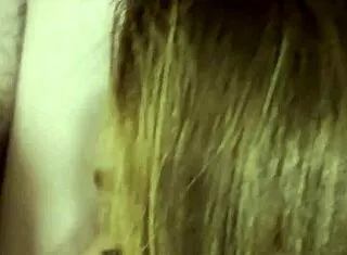 dj brisa mamando deitada até engasgar no pauzão do amigo?