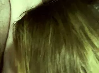 dj brisa mamando deitada até engasgar no pauzão do amigo?
