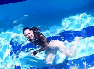 Jessica Bunny's latex body submerged, ready to submit underwater...