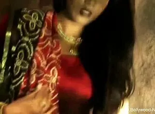 Sensual Indian Beauty Teases Solo 😍❤️