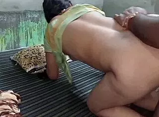 Indian housewife JanviBhabhi's closeup pussy gets roughly pounded to screaming orgasm