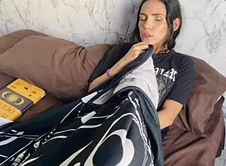 catch my girlfriend masturbating then she fucks me hard in spanish