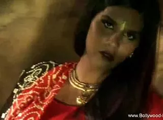 Sensual Indian Beauty Teases Solo 😍❤️