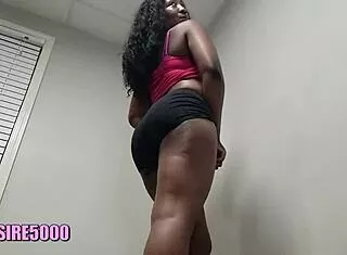 Ebony Milf's Huge Curvy Ass and Small Waist Beckon