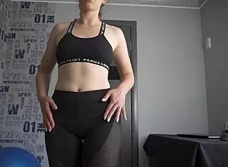 Fitness Babe Teases Panty Lines Through Tight Leggings!