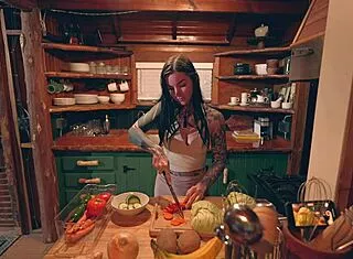 tattooed wifey cooks up creampie for monster cock 😈🍆💦